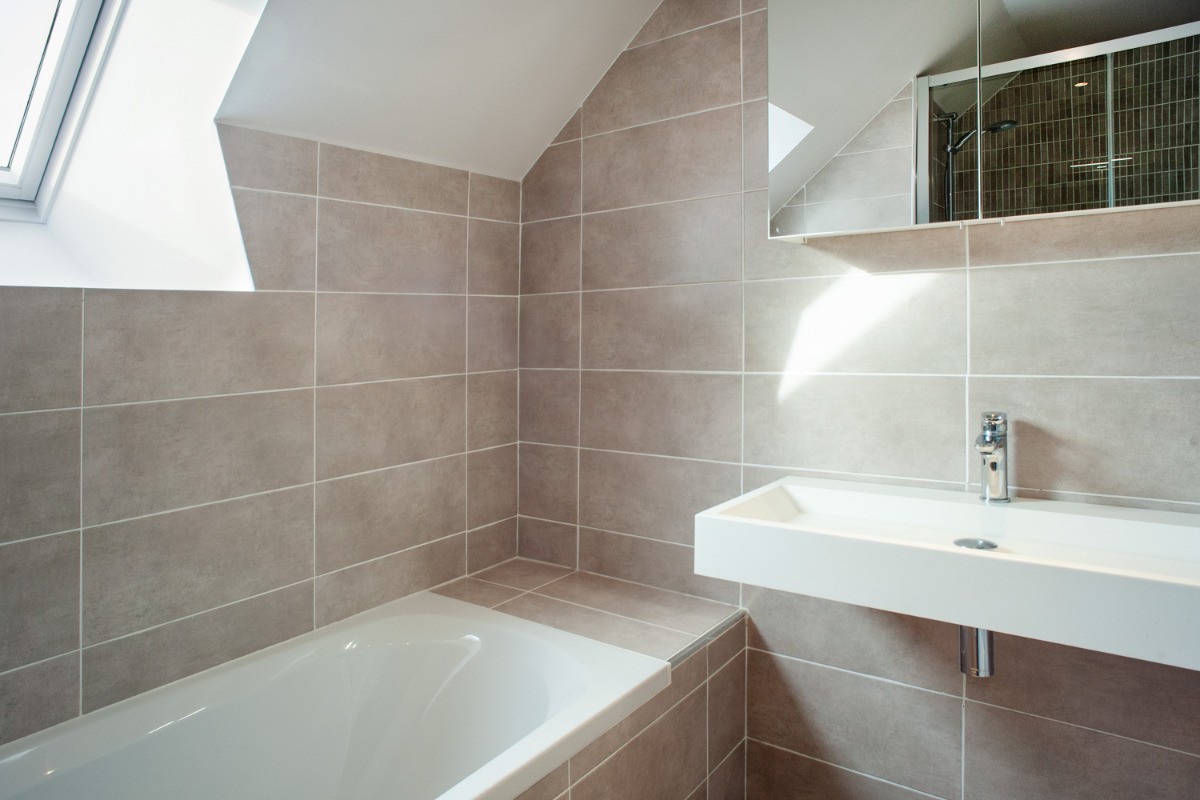 salle de bain étage (douche non visible)