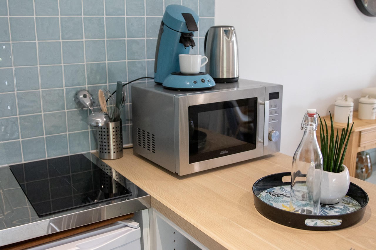 a cuisine ouverte sur le salon du gîte Mer