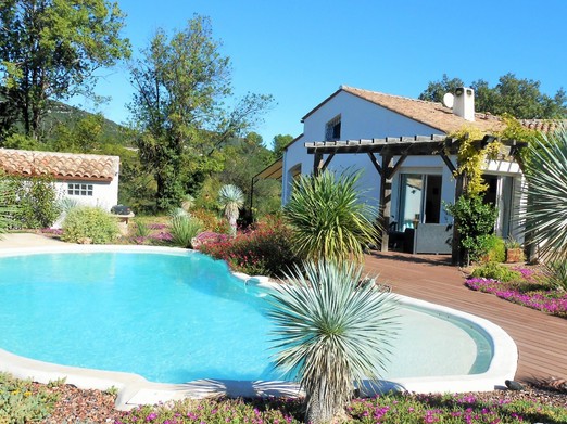 Vue de la piscine et de la terrasse _ Villa Nature au Soleil