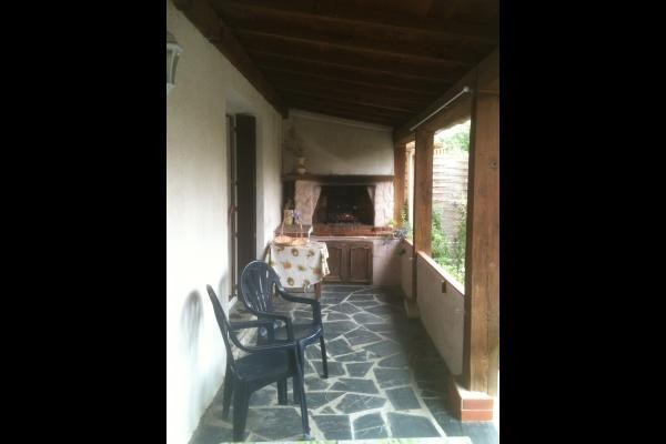 Terrasse couverte avec barbecue