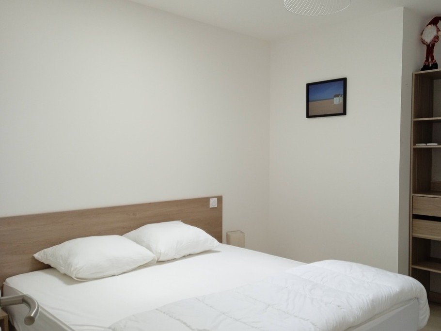 Chambre 2 avec un lit en 160