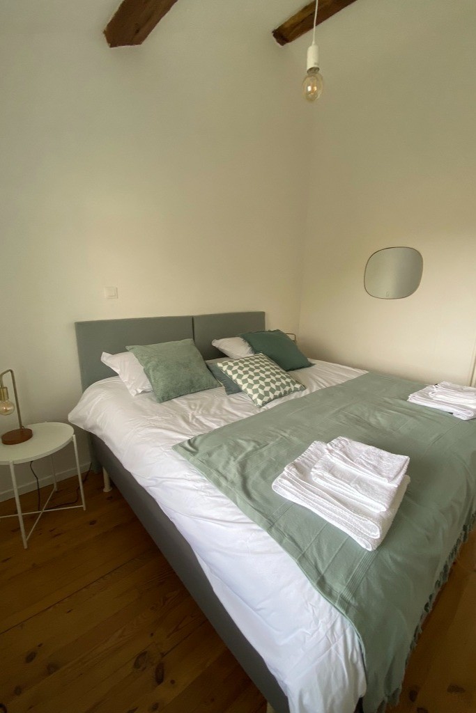 Chambre "Céladon" avec grand lit 180 cm ou bien 2 lits de 90 cm (avec possibilité ajout lit bébé à disposition)