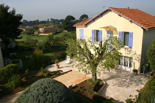 La maison, terrasse et jardin