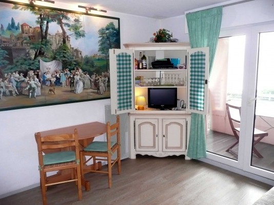 SEJOUR AVEC MEUBLE INTEGRANT LA TELEVISION