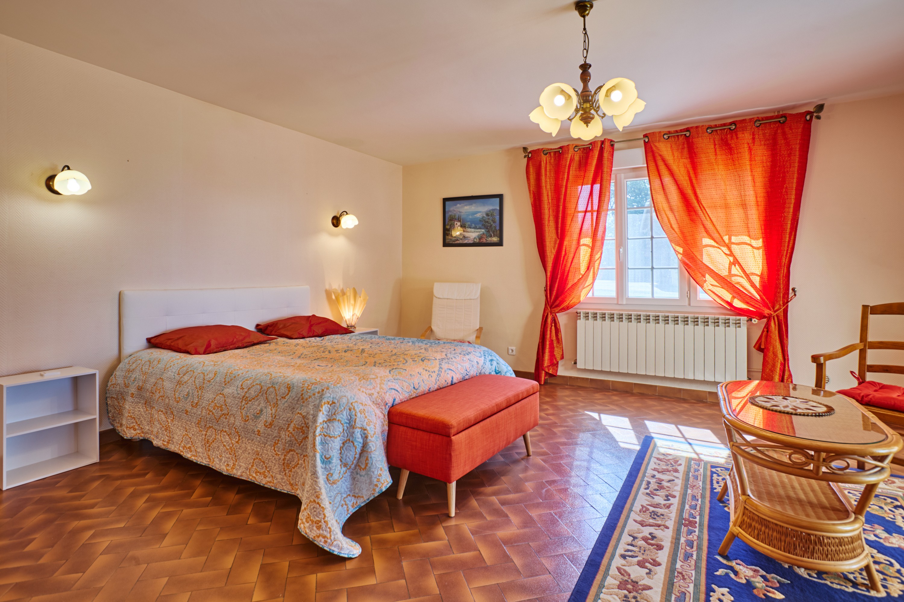 Spacious ground-floor room – Private terrace – Gîte de la Ferme de Comarens, Lectoure