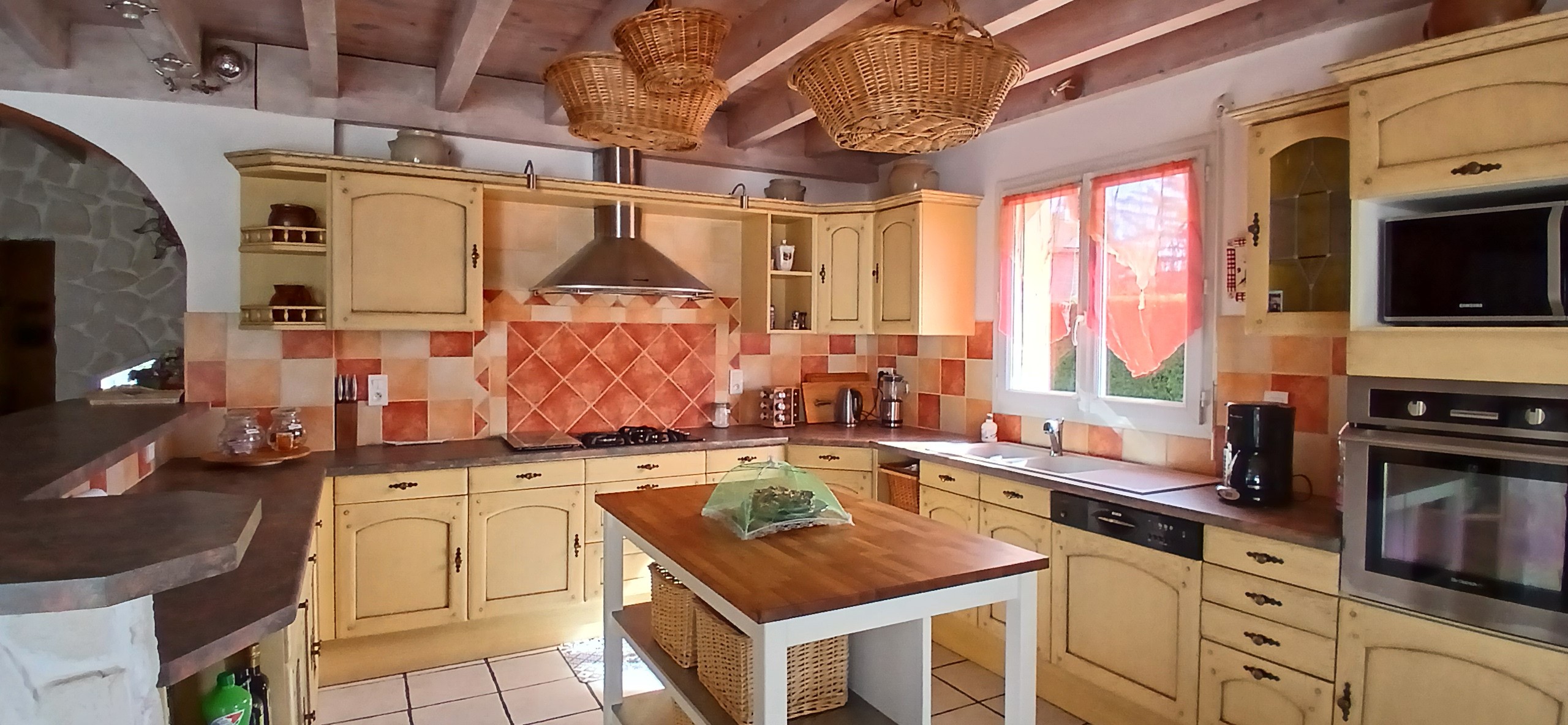 Gîte "Aupredubois", Saint Ours les Roches, Puy de Dôme, Cuisine