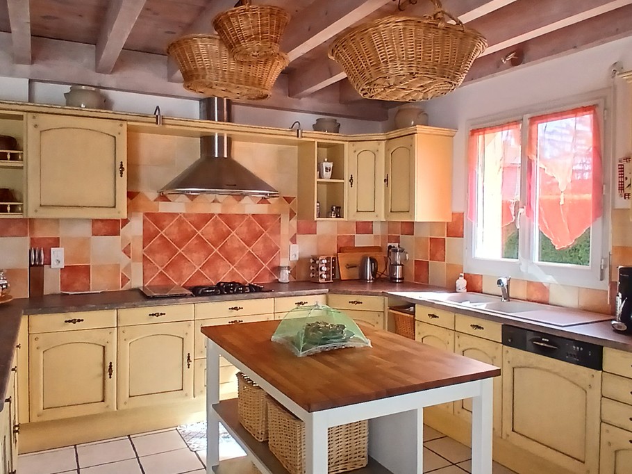 Gîte "Aupredubois", Saint Ours les Roches, Puy de Dôme, Cuisine