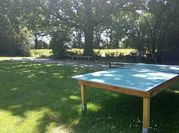 table de ping-pong / terrain de pétanque