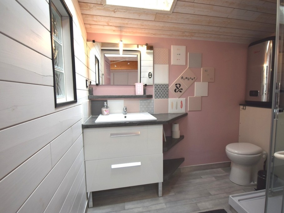 Salle d eau de la chambre parentale avec wc, à l étage