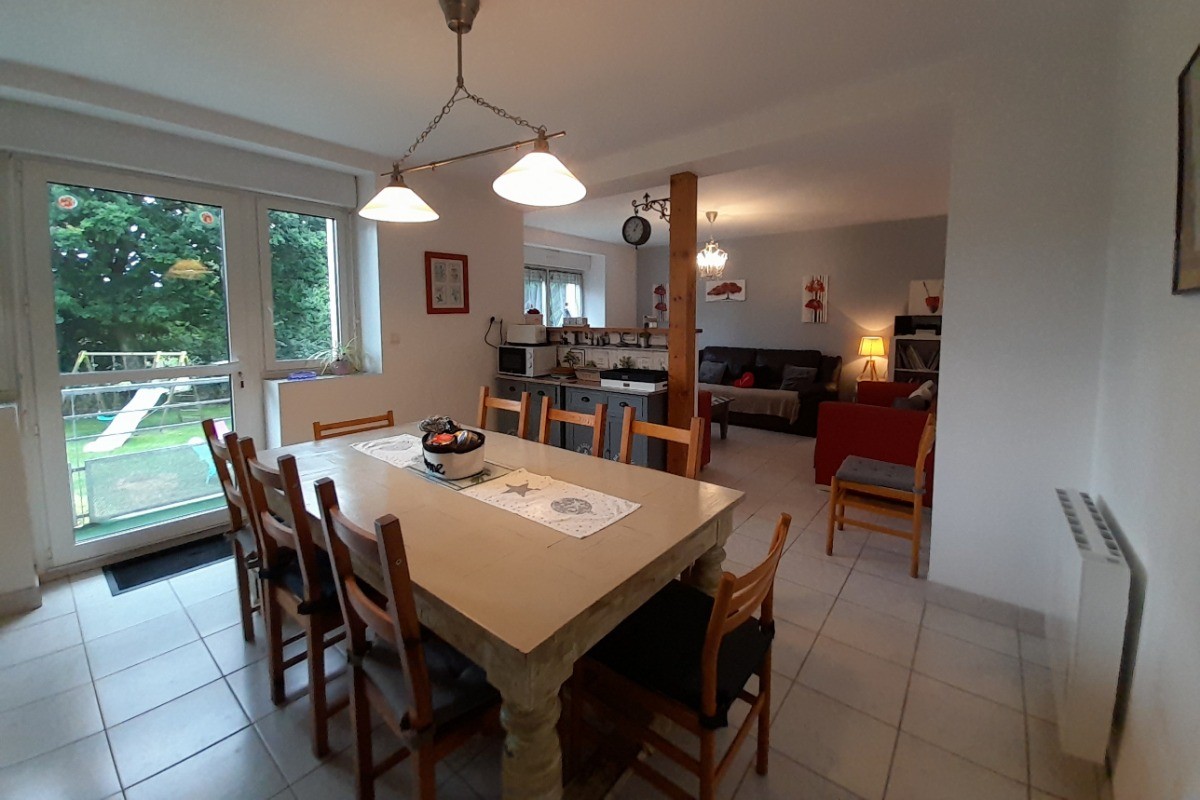 la cuisine avec vue sur le salon RdeC