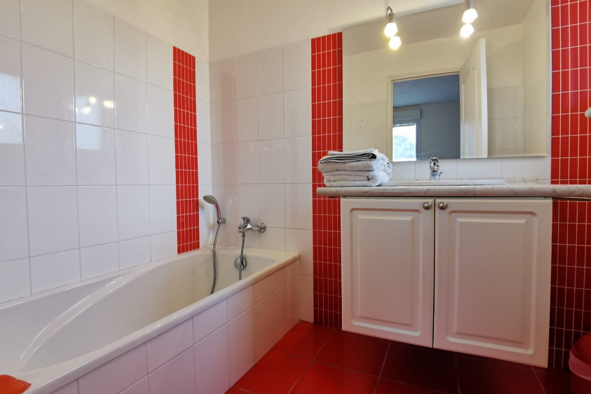 Salle de bain communicante à la chambre en 140