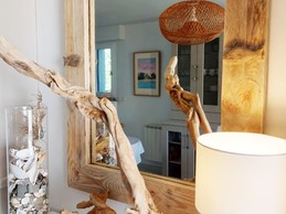 Elegant decor with a seaside feel.
Photo credits: Yannick Goulvestre