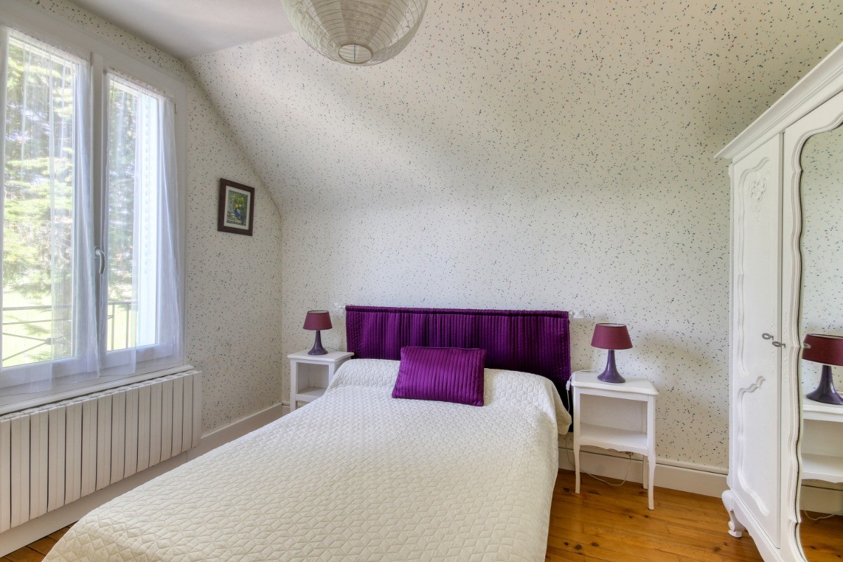 CHAMBRE avec lit 140 cm