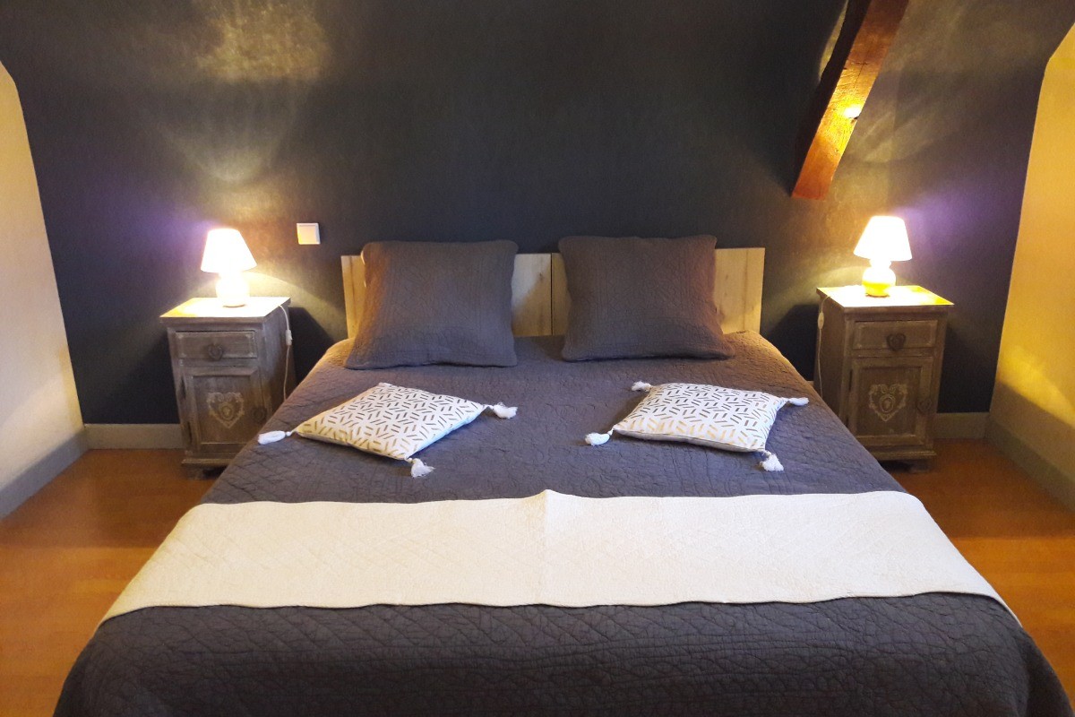chambre avec un lit 160x200