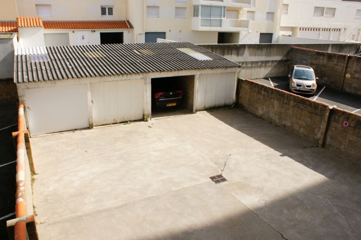 Le garage privatif, dans la cour intérieure
