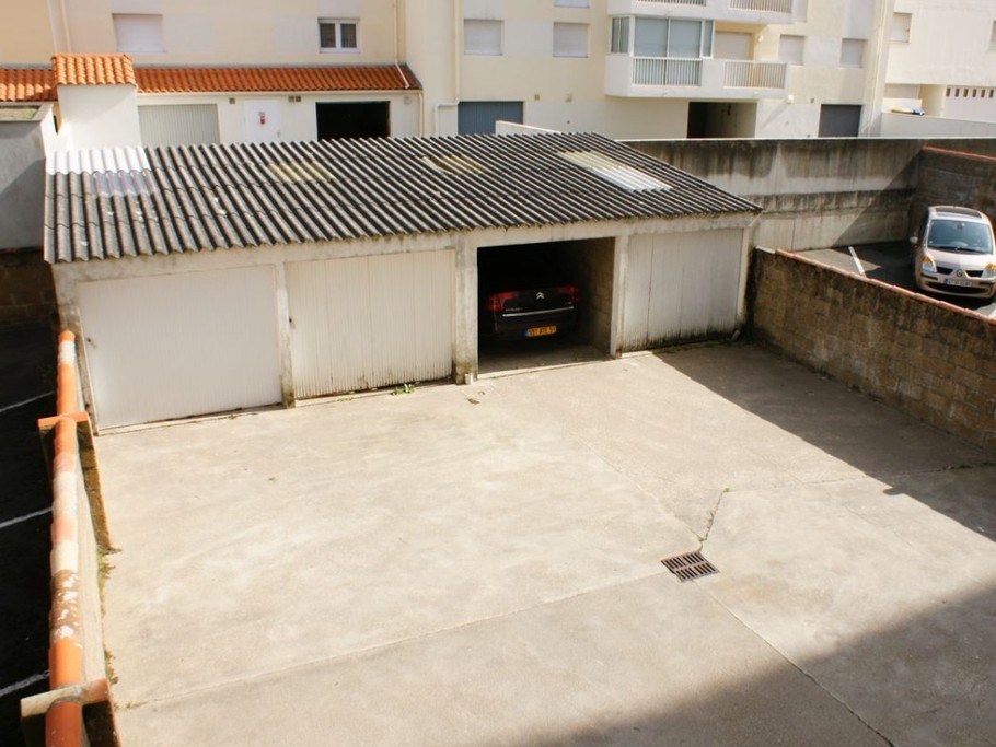 Le garage privatif, dans la cour intérieure