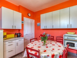 Cuisine avec accès plain pied sur jardin