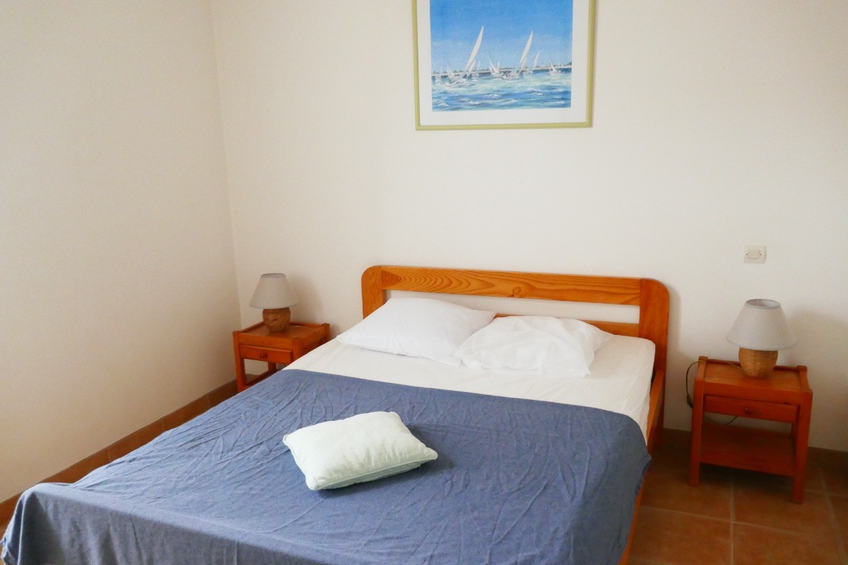 Chambre 3 avec un lit en 140