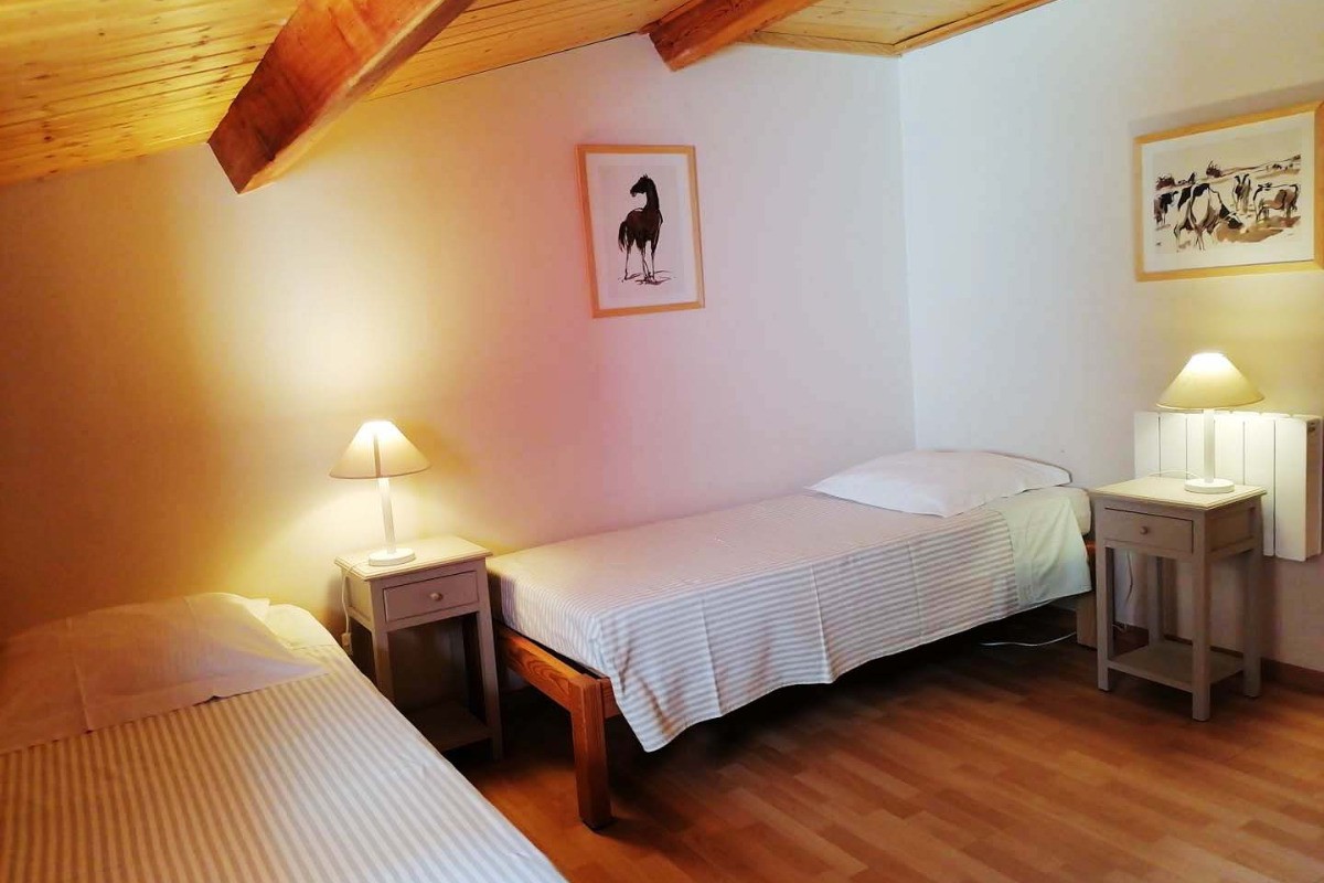 2e chambre avec deux petits lits