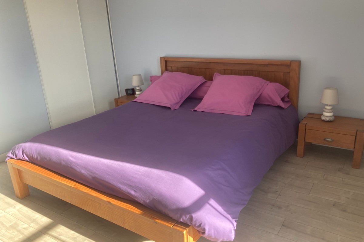 Seconde chambre très spacieuse avec un autre lit de 160.
