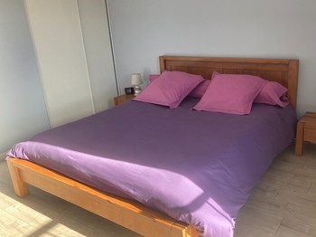 Seconde chambre très spacieuse avec un autre lit de 160.