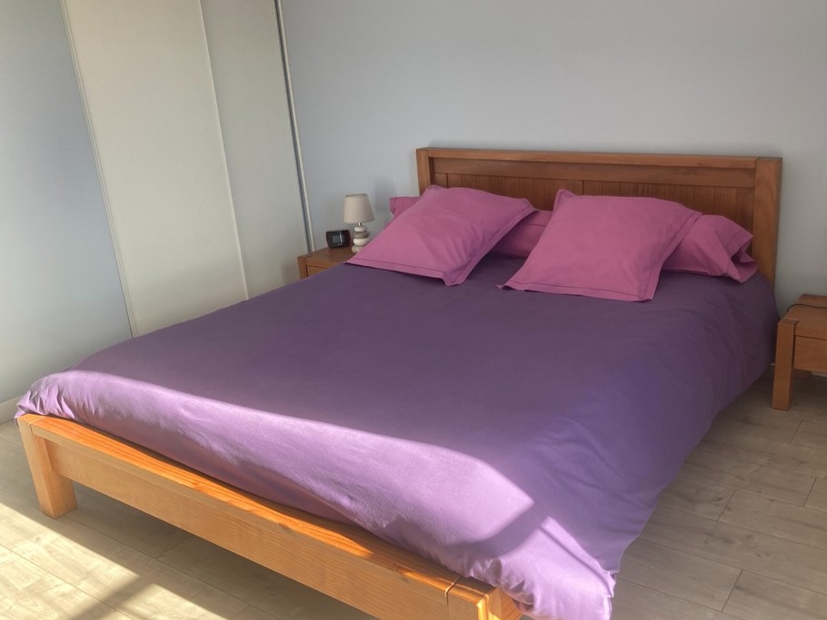 Seconde chambre très spacieuse avec un autre lit de 160.