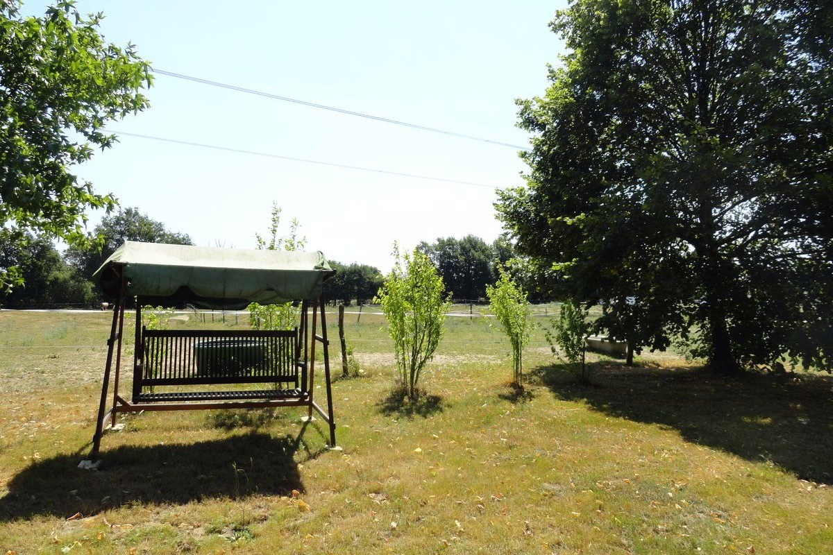 "Ferme Passion" - Chambre Dombes - Vue parc