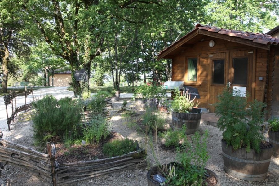 Jardin arômes Village de Gîtes Les Collines d'Eyvigues Salignac Eyvigues 24580 Clévacances