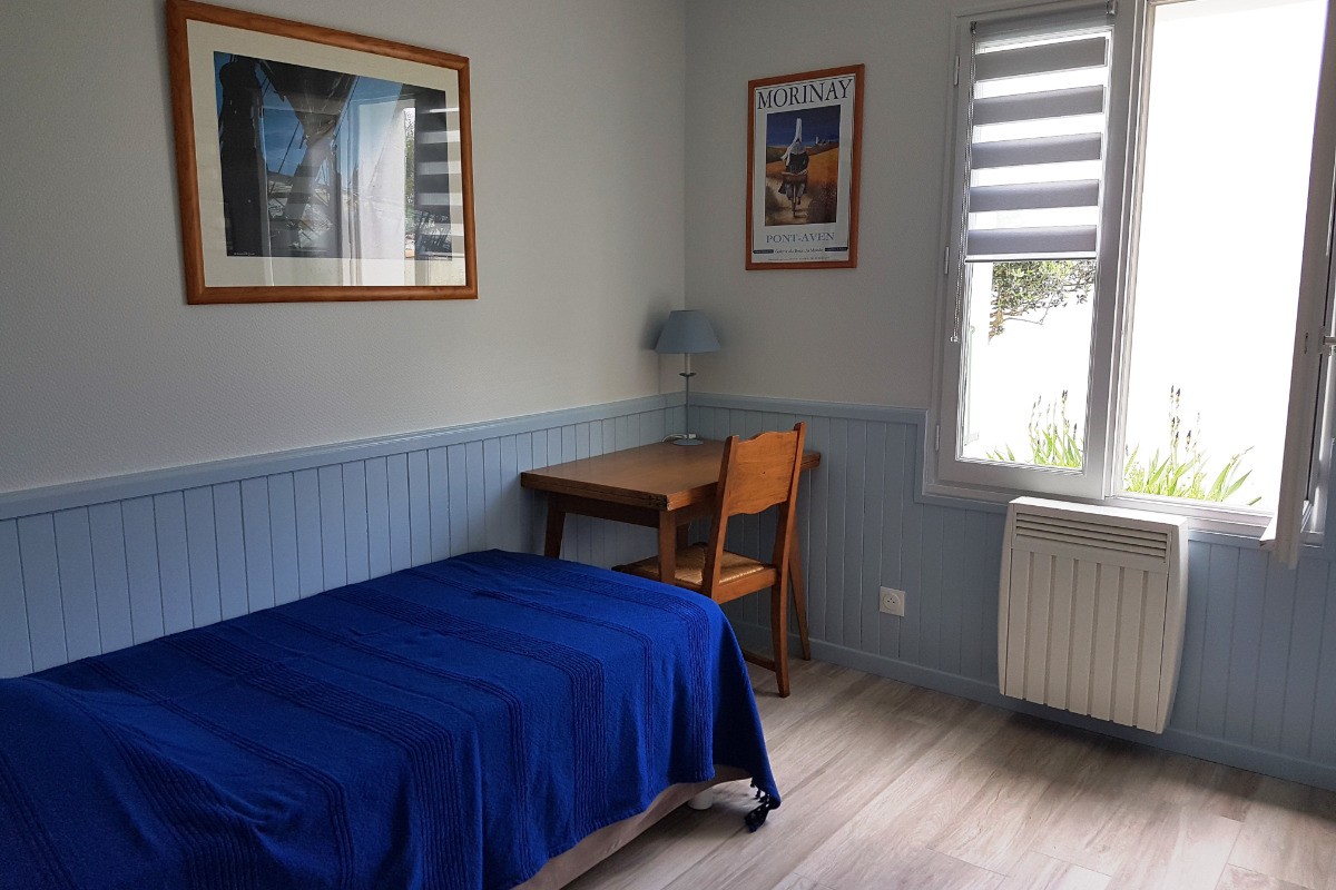 chambre bleue 1 lit placard