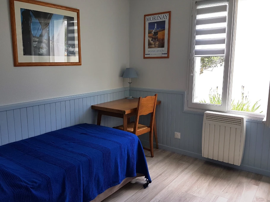 chambre bleue 1 lit placard