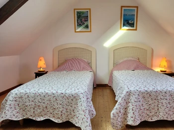 LE BLEIZ Yvon, location "Vue panoramique" située à Paimpol, 3ème chambre à l'étage avec 2 lits simples