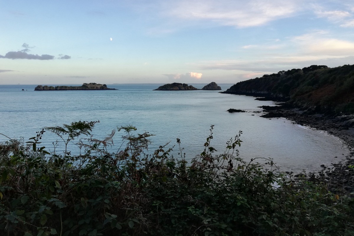 Autre vue depuis le chemin de ronde en octobre autour de Cancale centre