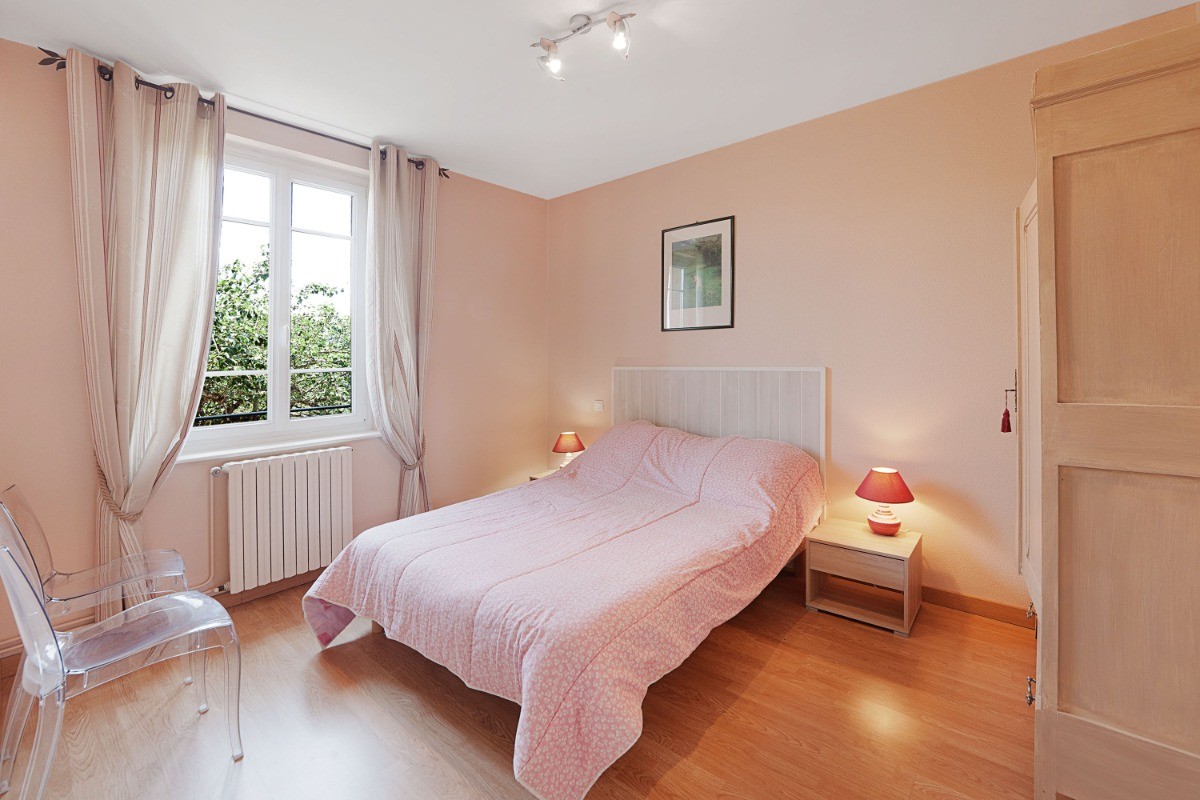 Gite Clévacances Lavoisier Castres Tarn - Midi-Pyrénées - Occitanie - Sud Ouest - chambre lit 140.