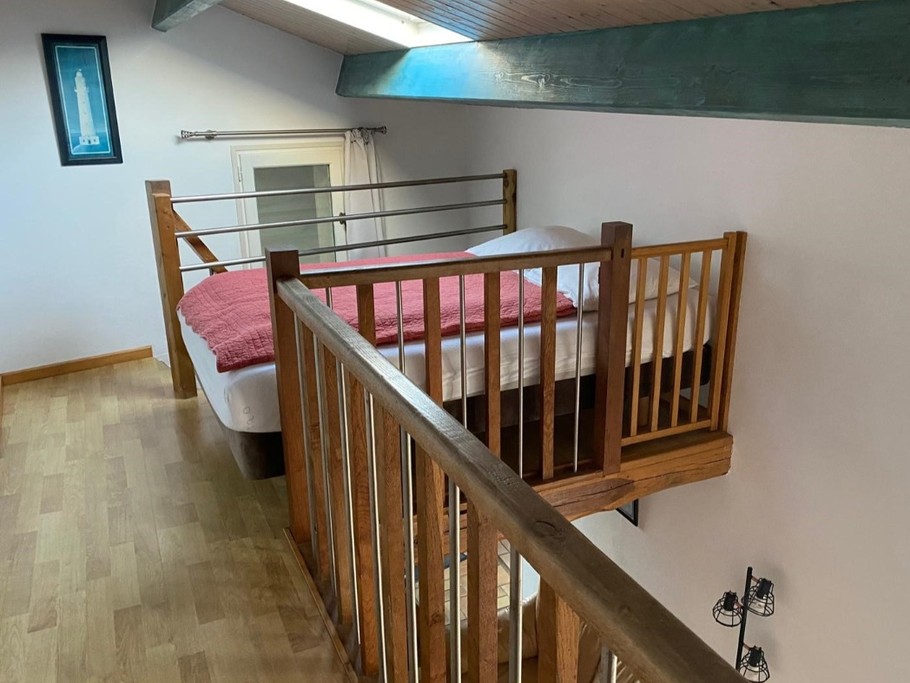 Accès mezzanine - Un lit en 120 en mezzanine