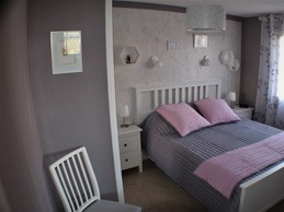 Chambre avec lit de 160 fait à l'arrivée