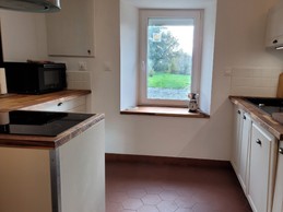 Location de vacances, Clévacances, Kerkohann, pièce à vivre au RDC avec espace cuisine