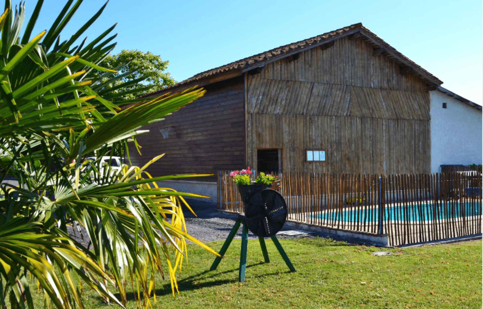 Gite des Mirabelles avec piscine à Curac en Charente pour 6 personnes