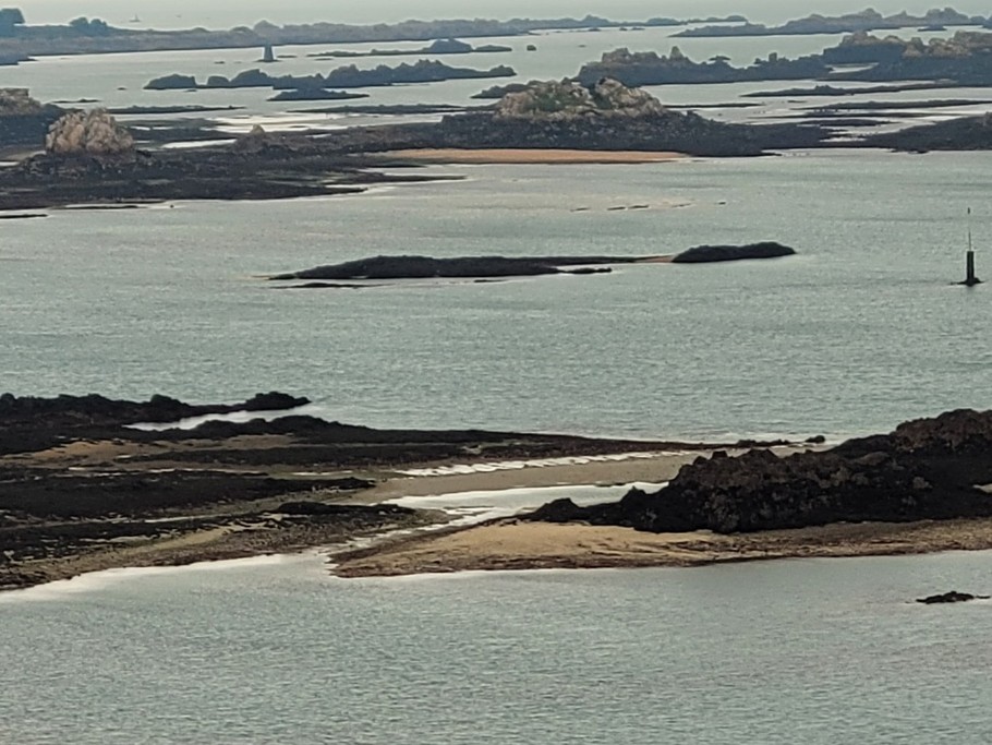 location Île MAudez dans l'ancien hotel Particulier de Marilou dans le coeur de Paimpol (Côtes d'Armor) - Clévacances, location centre ville de Paimpol, Puglisi, Maison de Marilou, île Maudez, paysages alentours