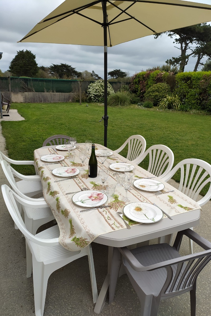 TERASSE TABLE 8 PERSONNES