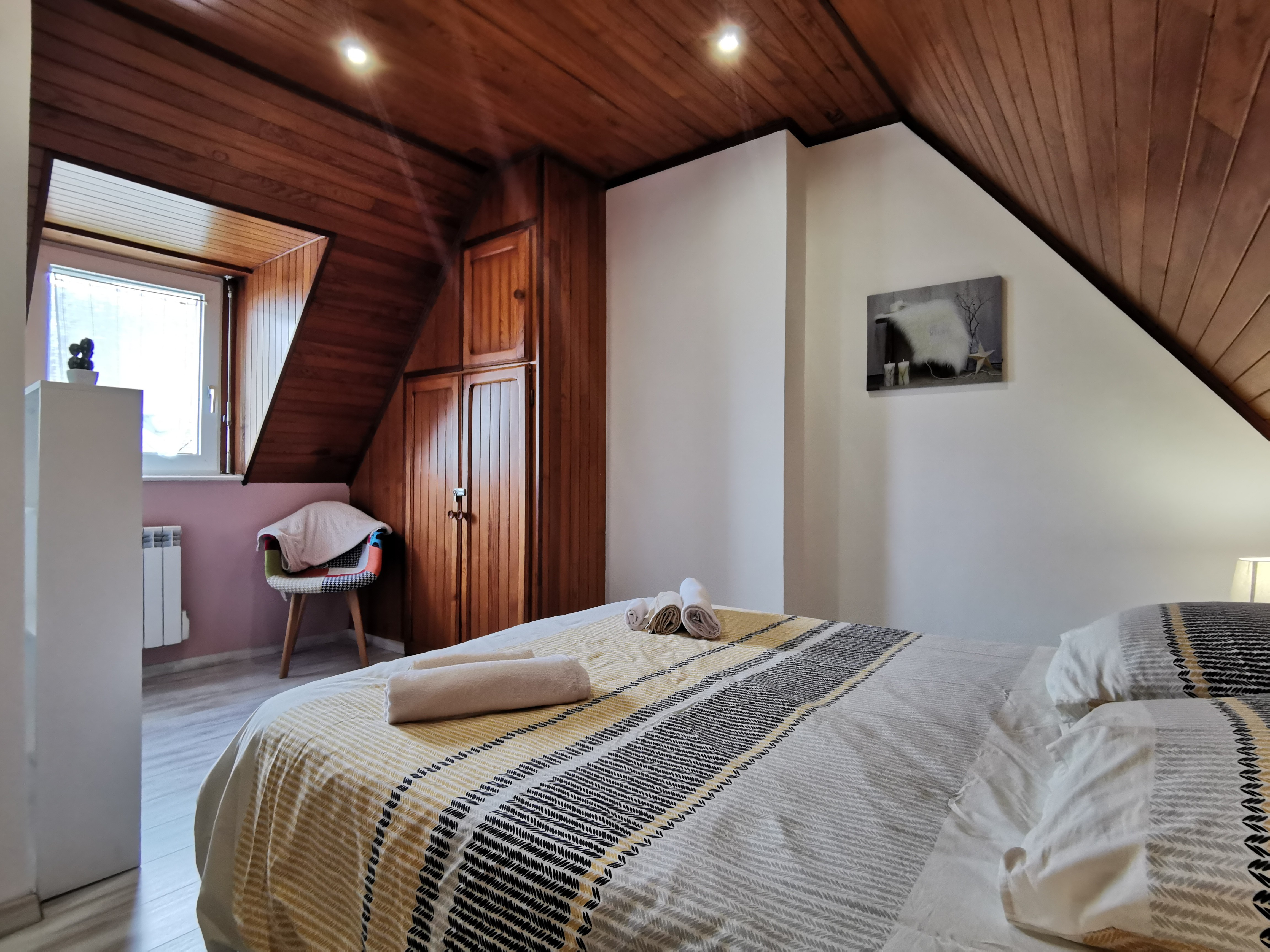 Chambre avec lit 140