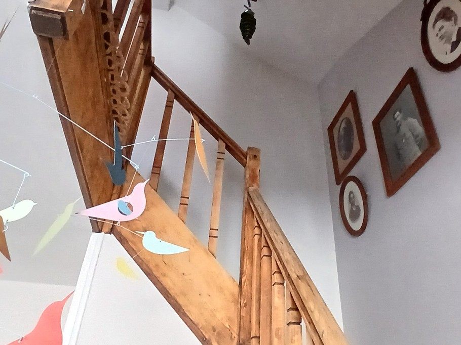 Une Pause en ville (Bed and breakfast), Clermont-Ferrand - Puy de Dôme - Auvergne : The magnificent staircase leading to the bedrooms