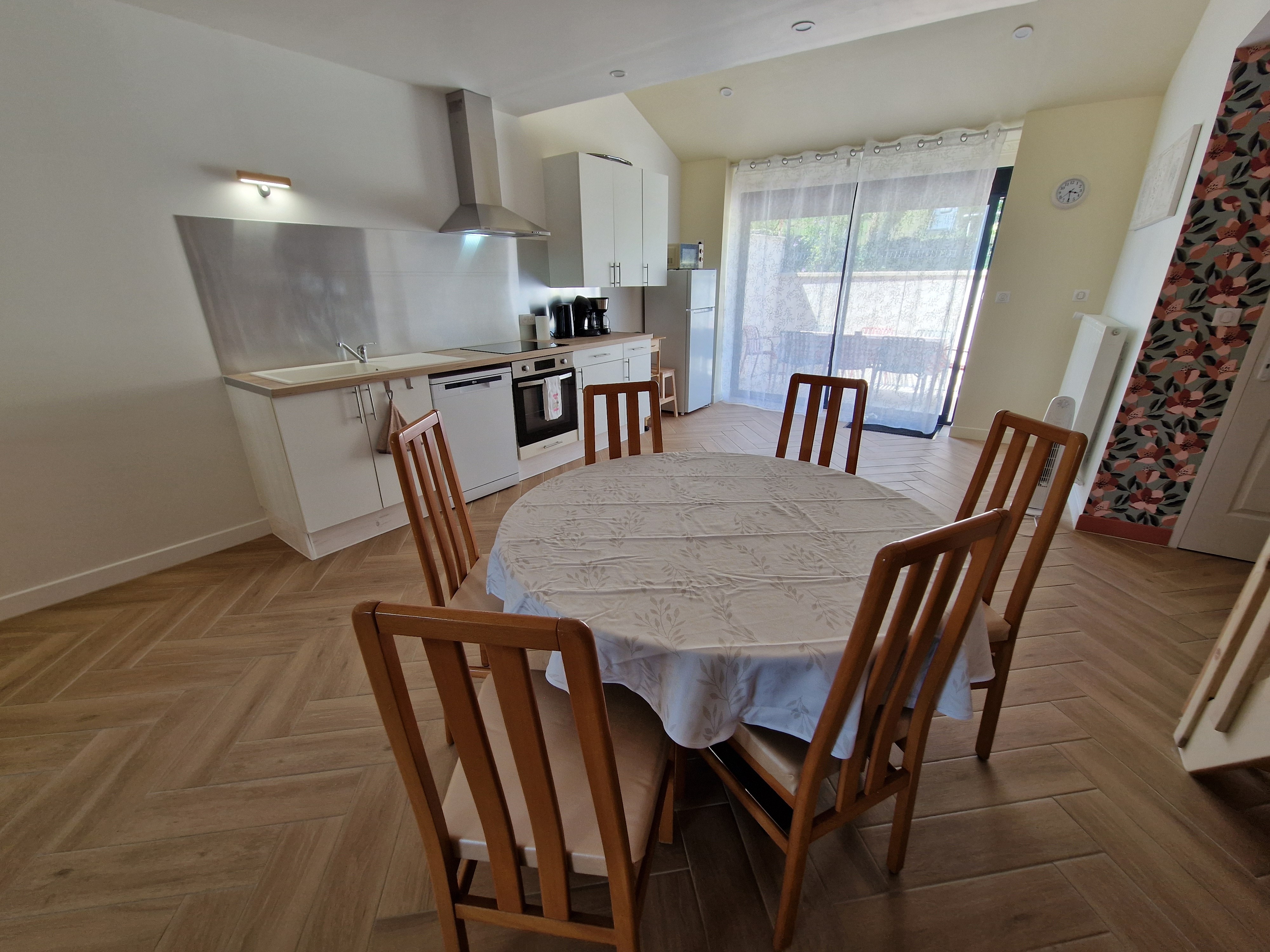 Kitchen opening onto the terrace - Douce Escapade Meuse