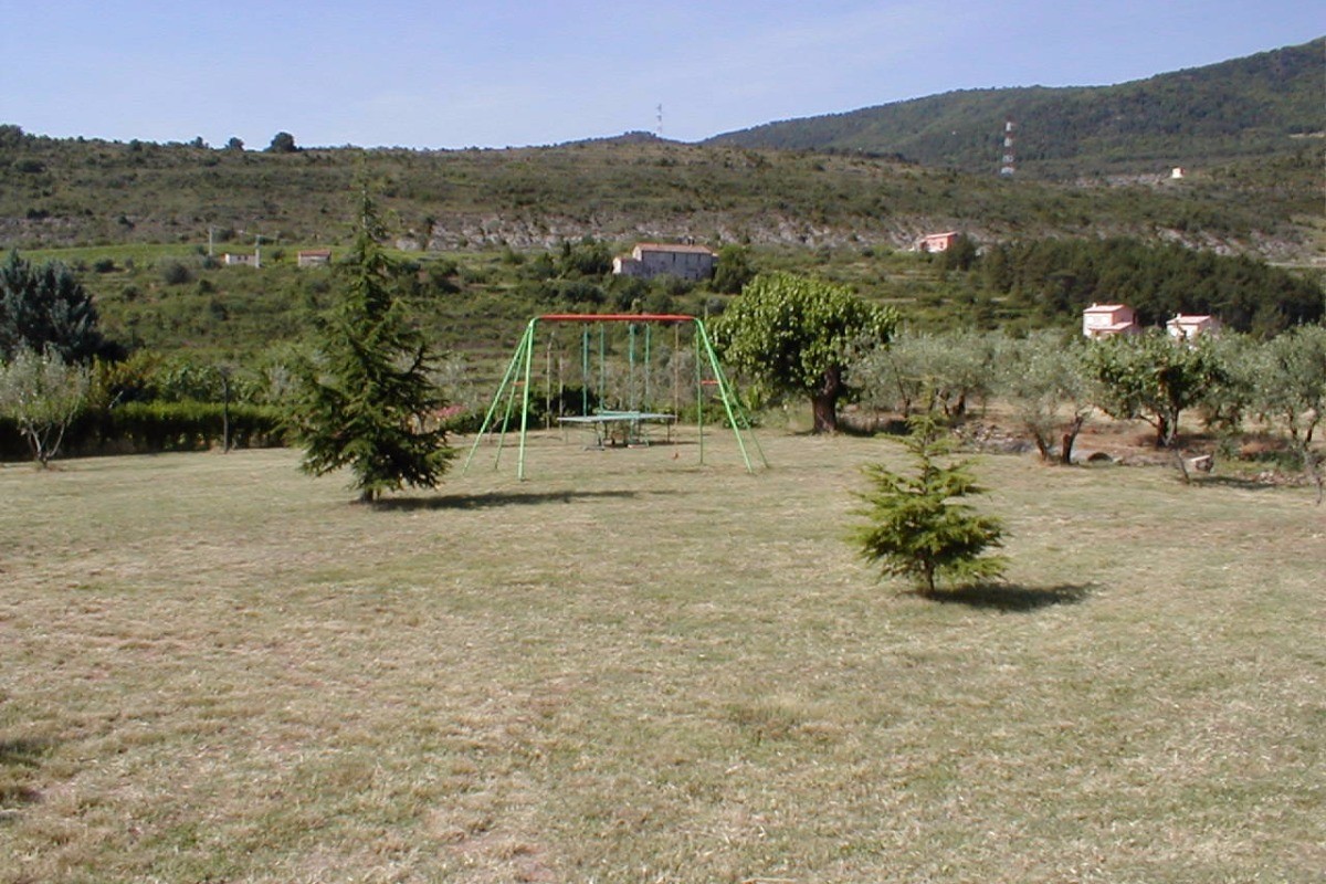 Balançoires et vue du gîte