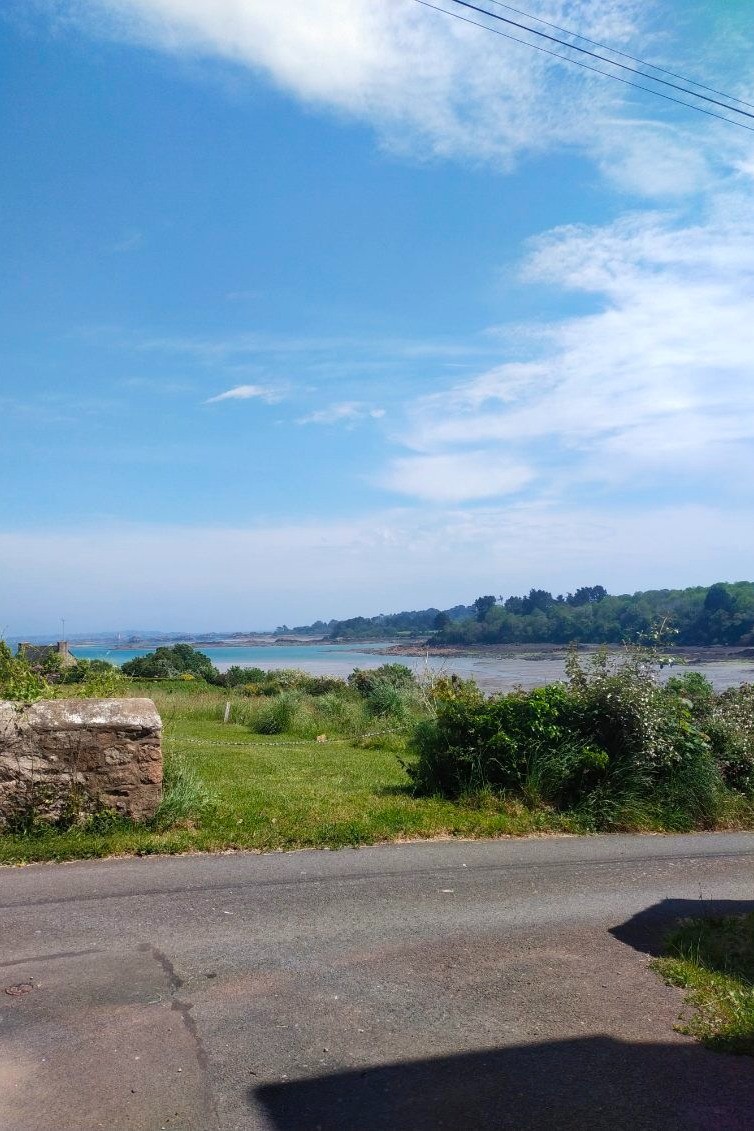 Clévacances - VILLA POUR 6 PERSONNES - VUE MER  - 5 MINUTES D'UN SITE MAGNIFIQUE - LANMODEZ