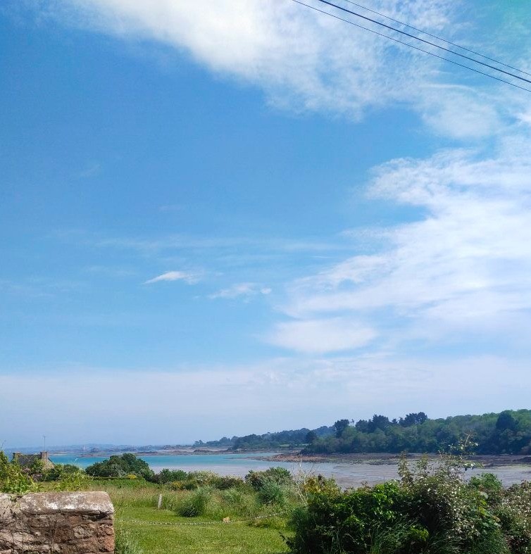Clévacances - VILLA POUR 6 PERSONNES - VUE MER  - 5 MINUTES D'UN SITE MAGNIFIQUE - LANMODEZ