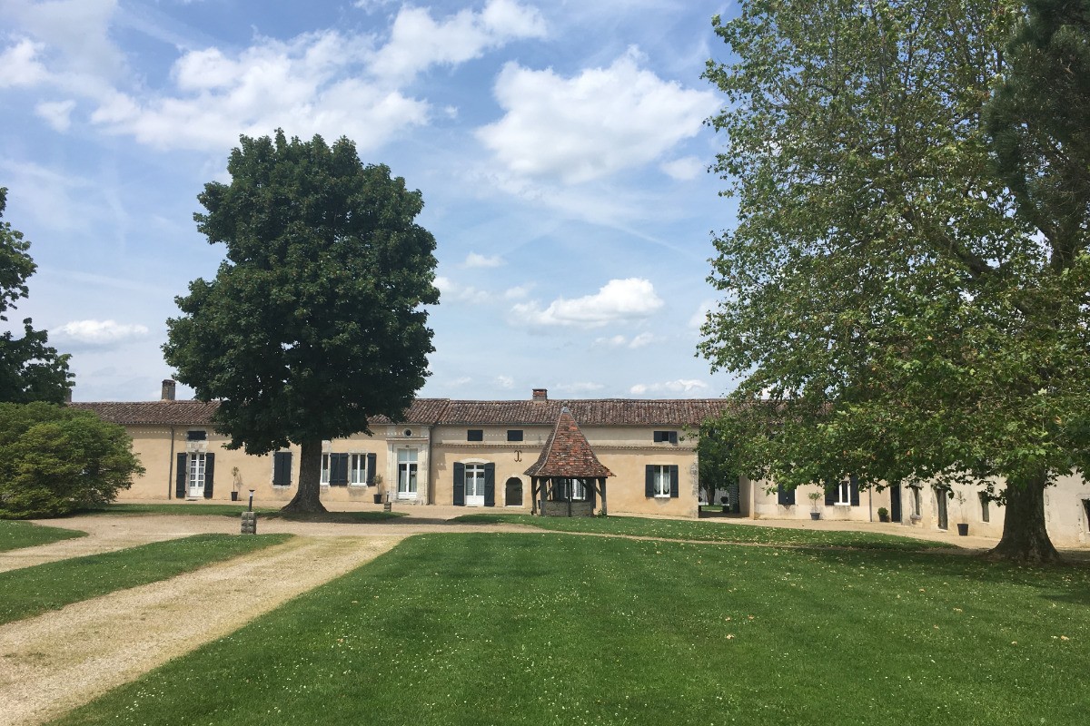 côté cour
