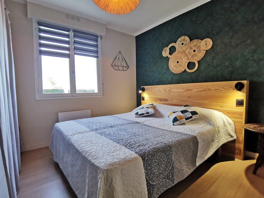 Ground floor: Bedroom 1 with electric bed 160 or 2 x 80