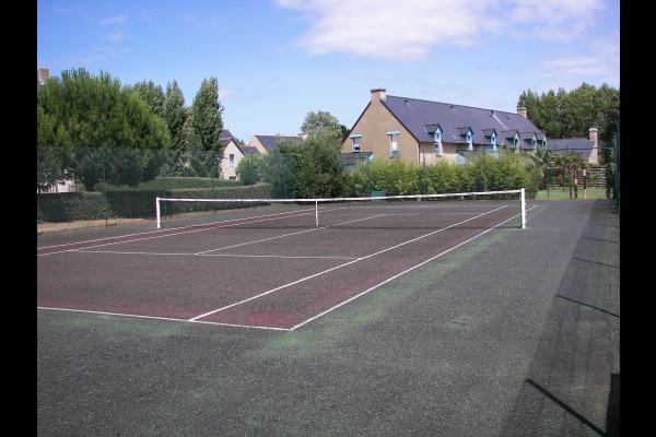 Le terrain de tennis