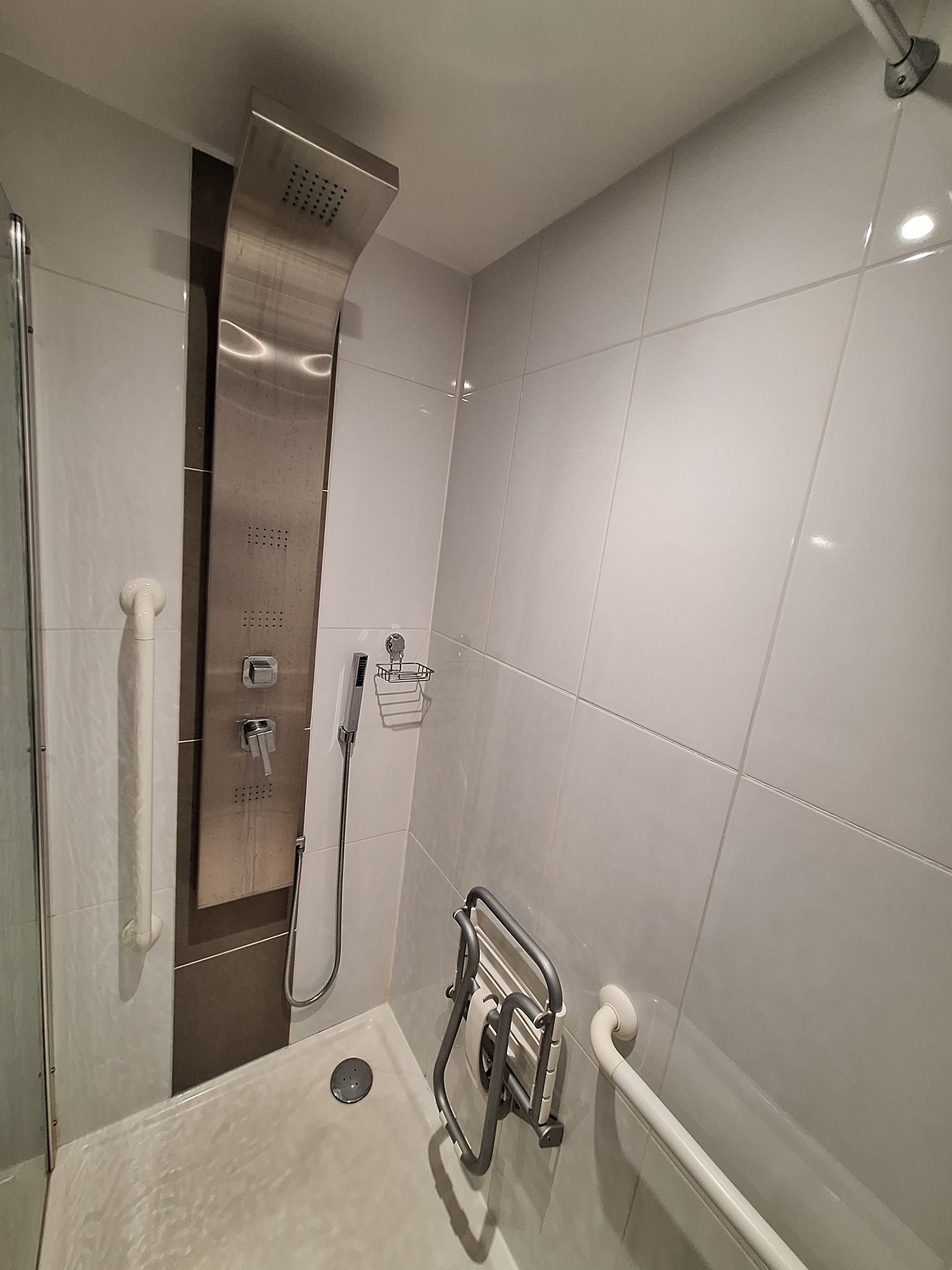 salle de bain adapté pmr