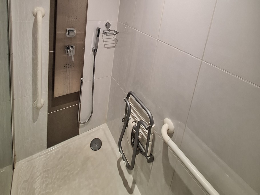 salle de bain adapté pmr